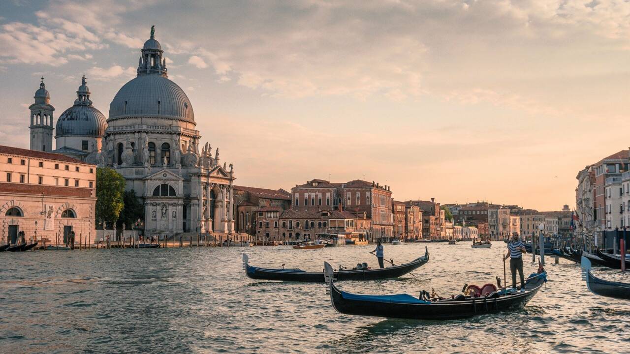 A Venise, les capacités des gondoles réduites à cause du “surpoids” des touristes