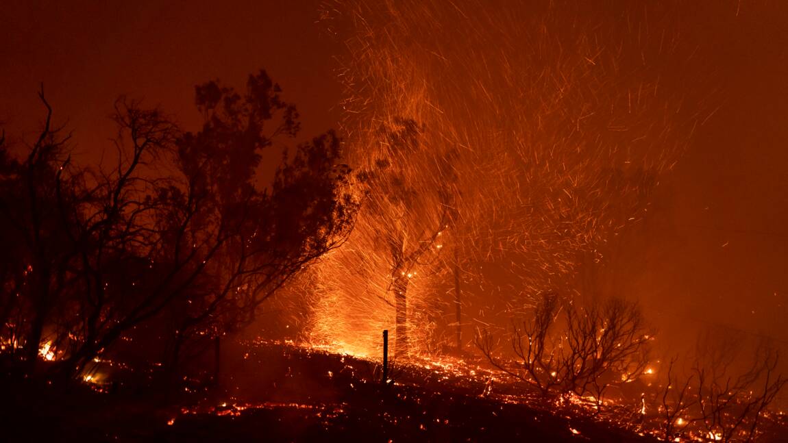 Les pompiers combattent un nouvel incendie menaçant en Californie