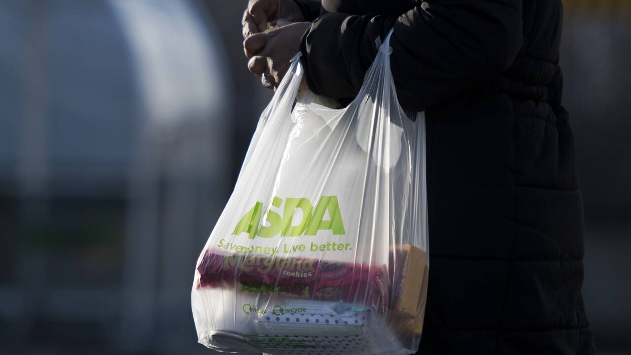 En Grande-Bretagne, les emballages plastiques toujours plus utilisés par les supermarchés
