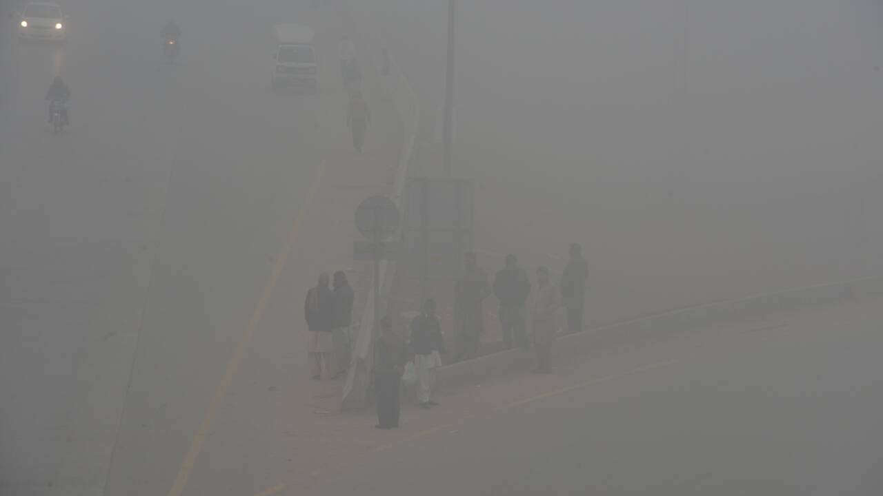 Purificateurs d'air, masques... Le Pakistan en lutte contre les dangers du smog