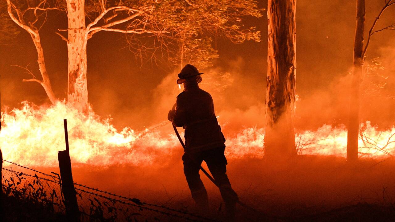 Incendies en Australie: des villes entières évacuées avant un nouveau pic de chaleur