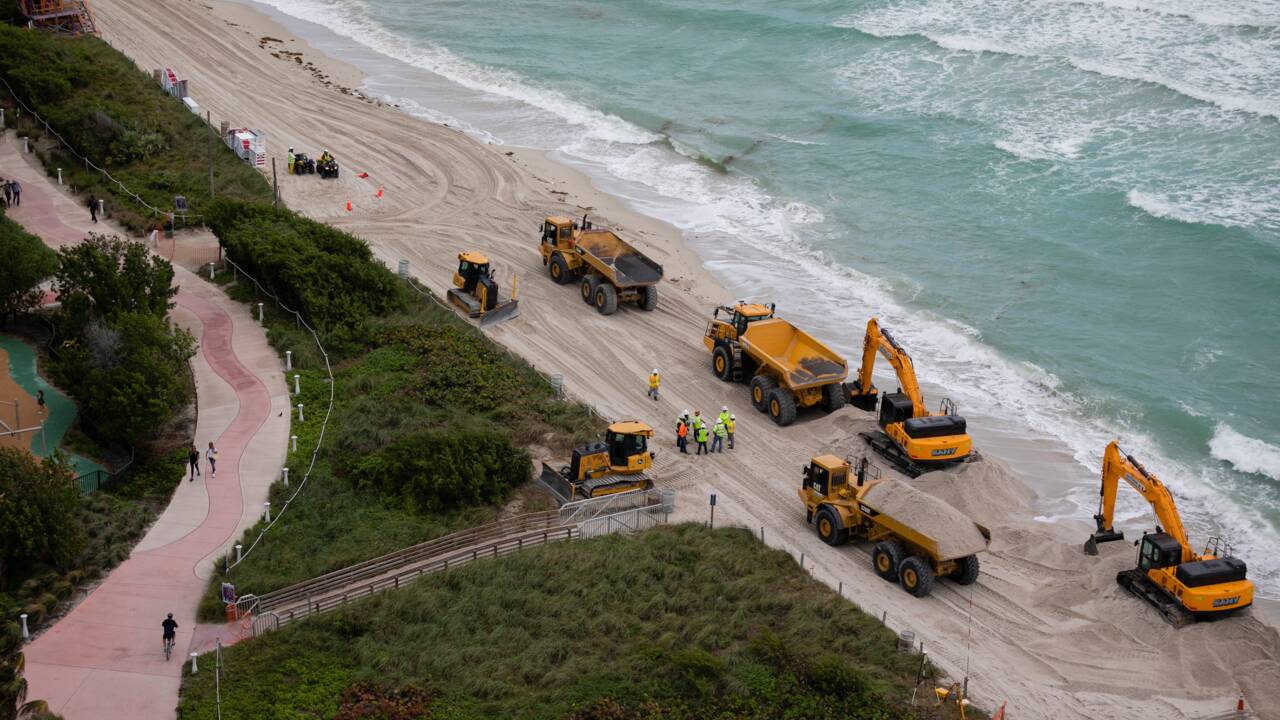 Des tonnes de sable déversées à Miami Beach pour lutter contre l'érosion de la plage