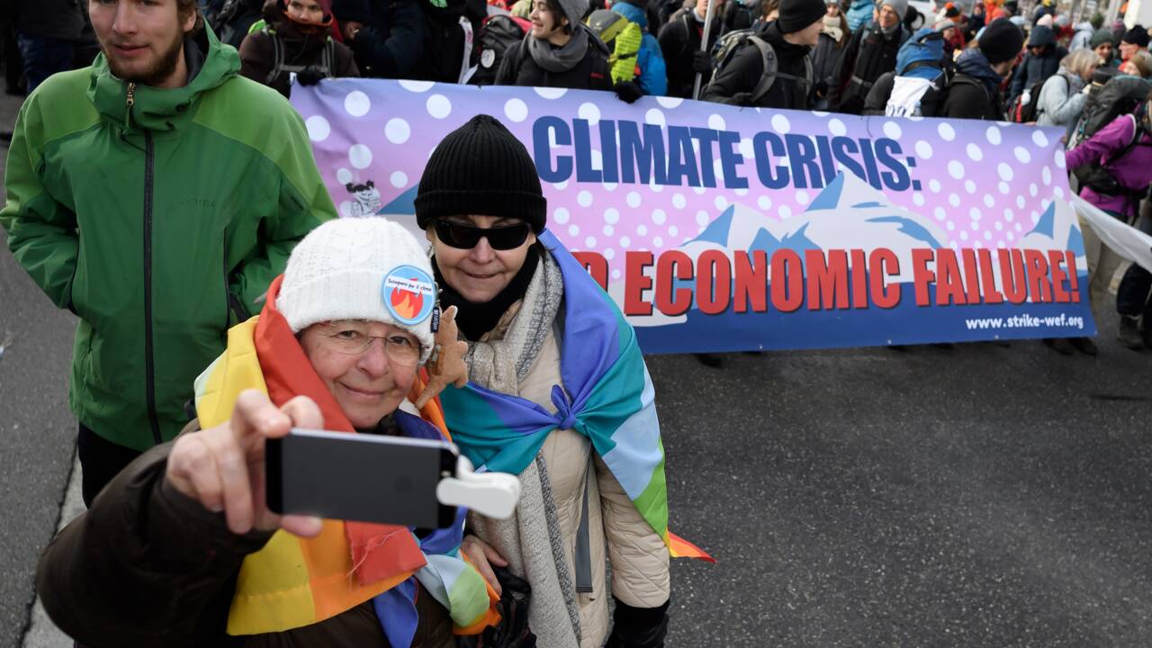 Des centaines d'activistes du climat en marche vers Davos
