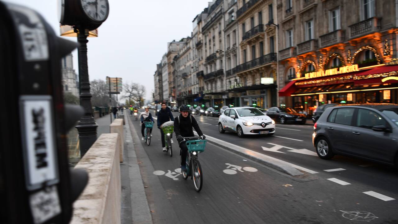 Pistes cyclables: des progrès dans de nombreuses villes, dont Paris