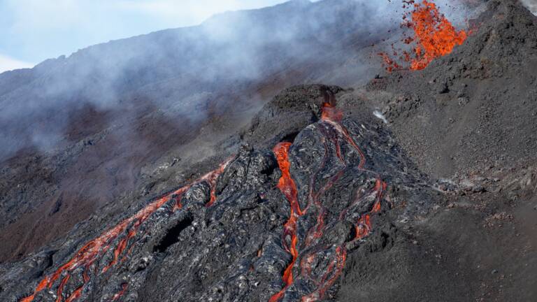 Hawaii Les Images Spectaculaires D Une Fontaine De Lave Du Volcan Kilauea Geo Fr