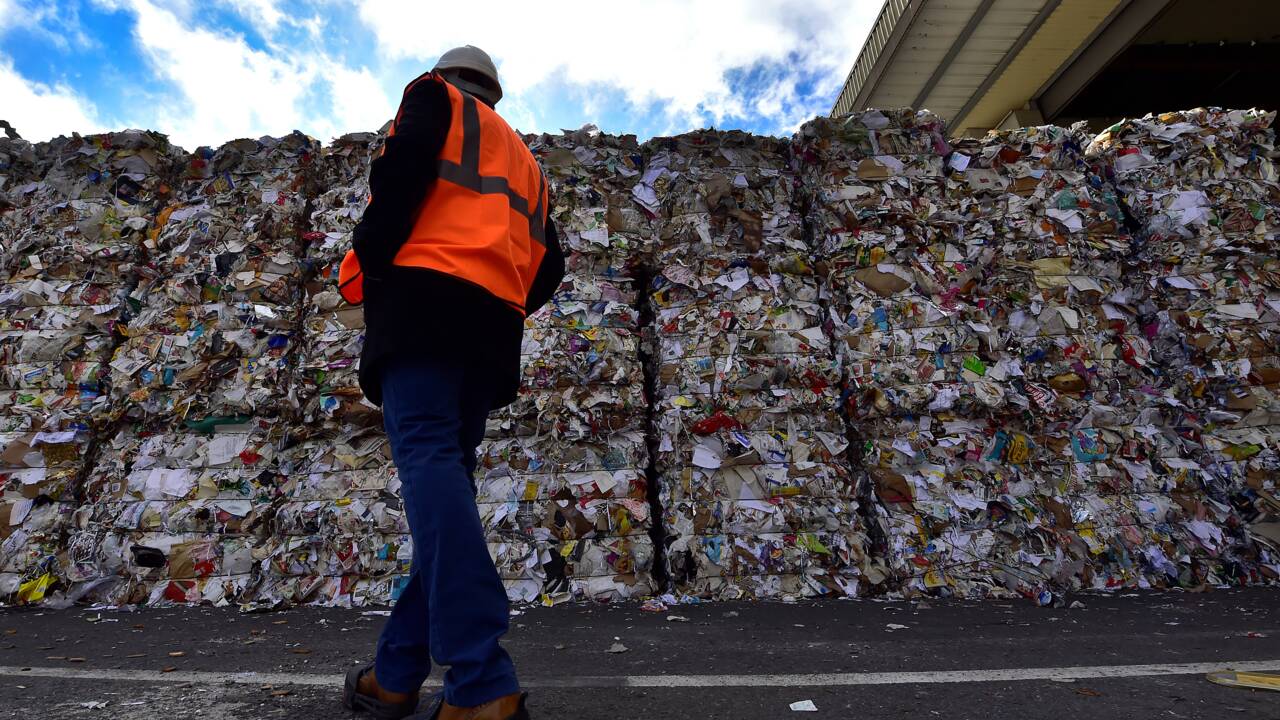 En Charente, un centre de tri des déchets déborde