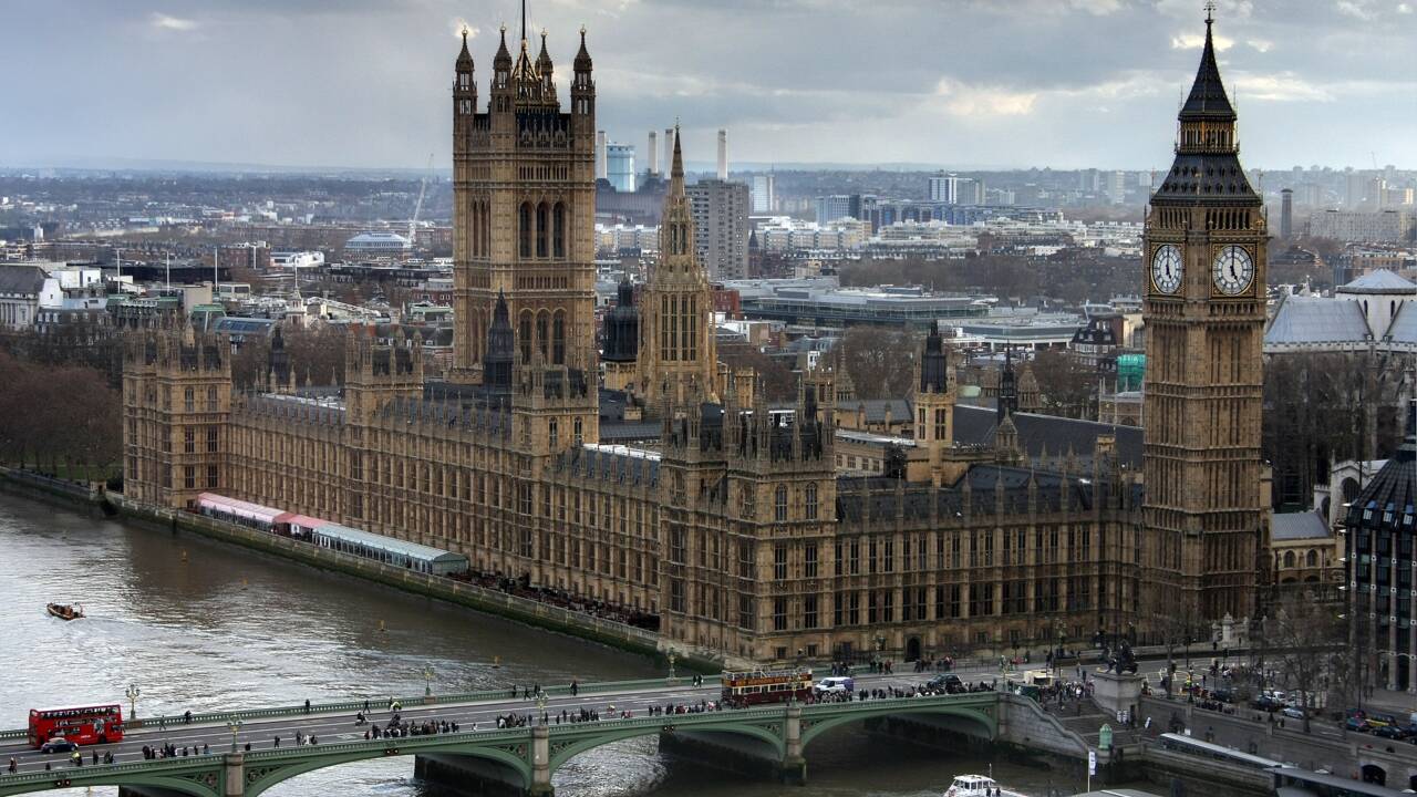 Londres : un passage secret oublié depuis les années 1950 découvert dans le palais de Westminster
