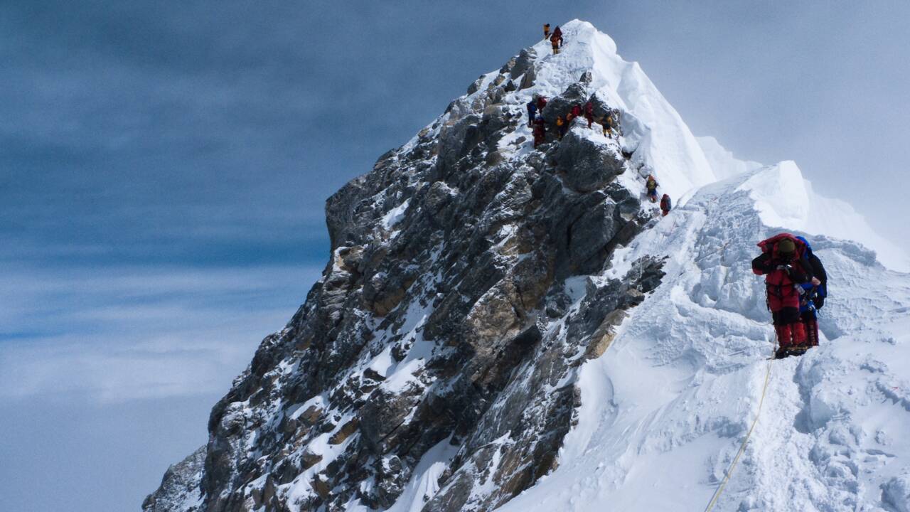 Coronavirus : le Népal suspend les permis pour gravir ses sommets dont l'Everest