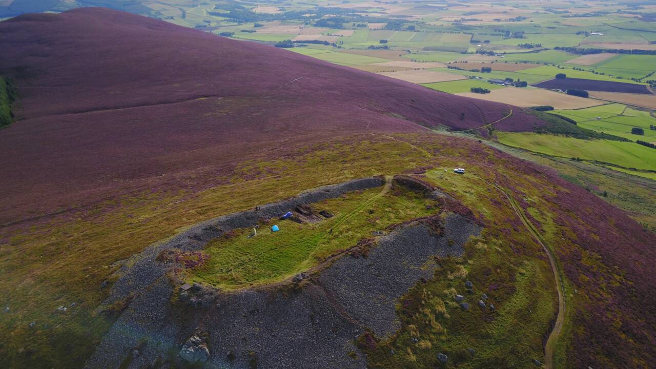 Cette enceinte fortifiée dans l'Aberdeenshire abritait l'une des plus grandes colonies pictes jamais découvertes en Ecosse