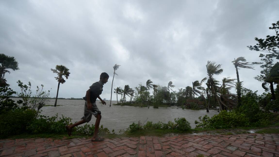 "Un bulldozer" : le cyclone Amphan déferle sur le nord-est de l'Inde et le Bangladesh