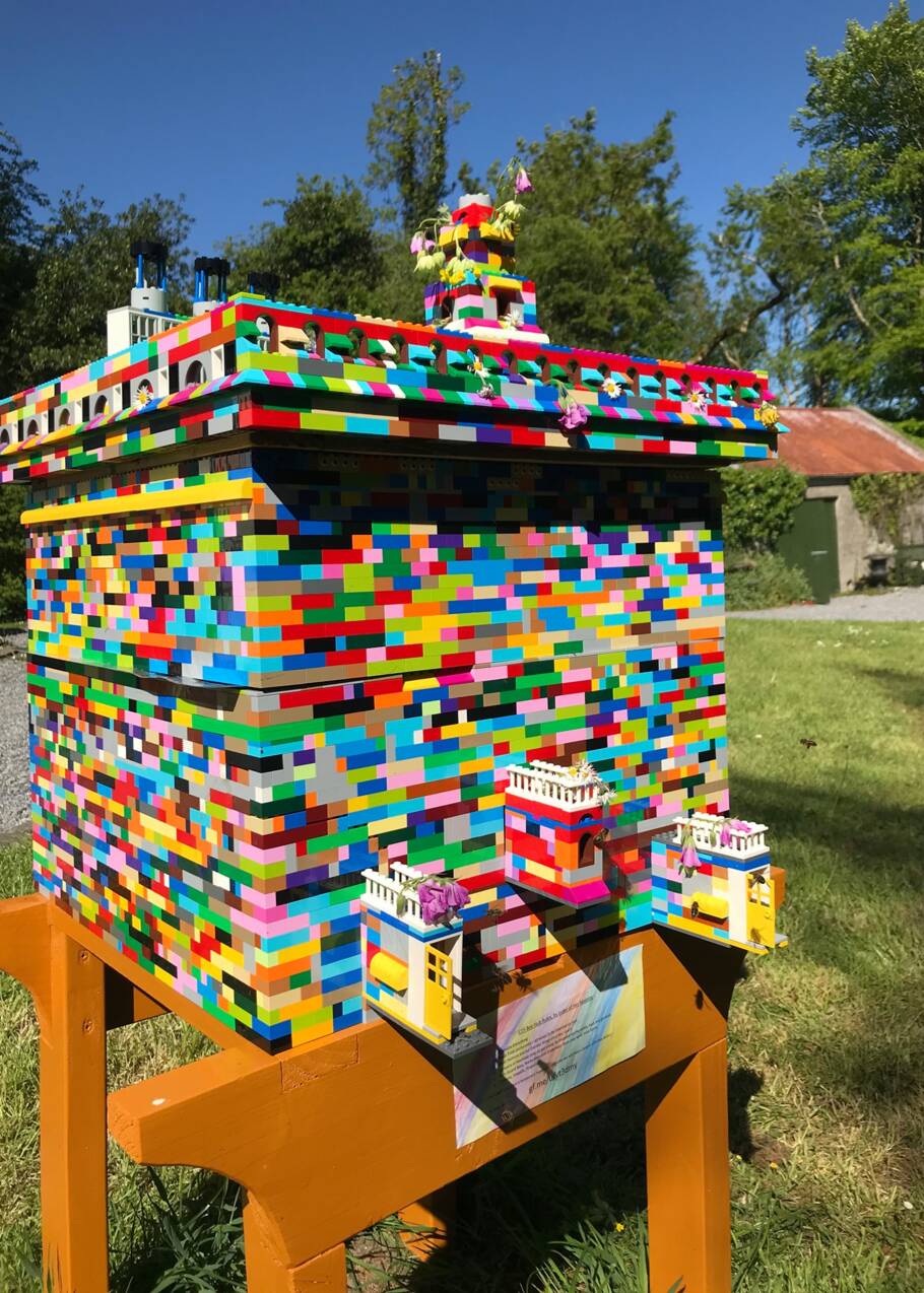 Un instituteur irlandais construit une ruche en LEGO pour 30.000 abeilles, et c’est pour la bonne cause...