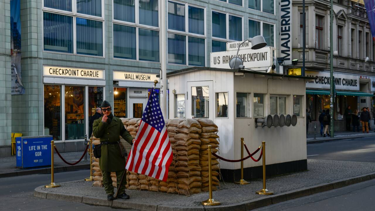 Berlin : cinq choses à savoir sur Checkpoint Charlie trente ans après
