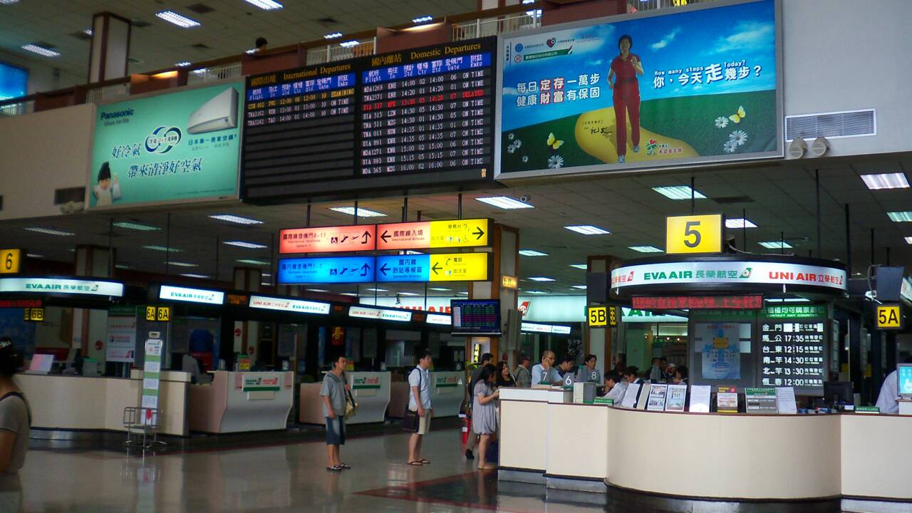 Face au Covid-19, un aéroport taïwanais offre des “faux voyages”