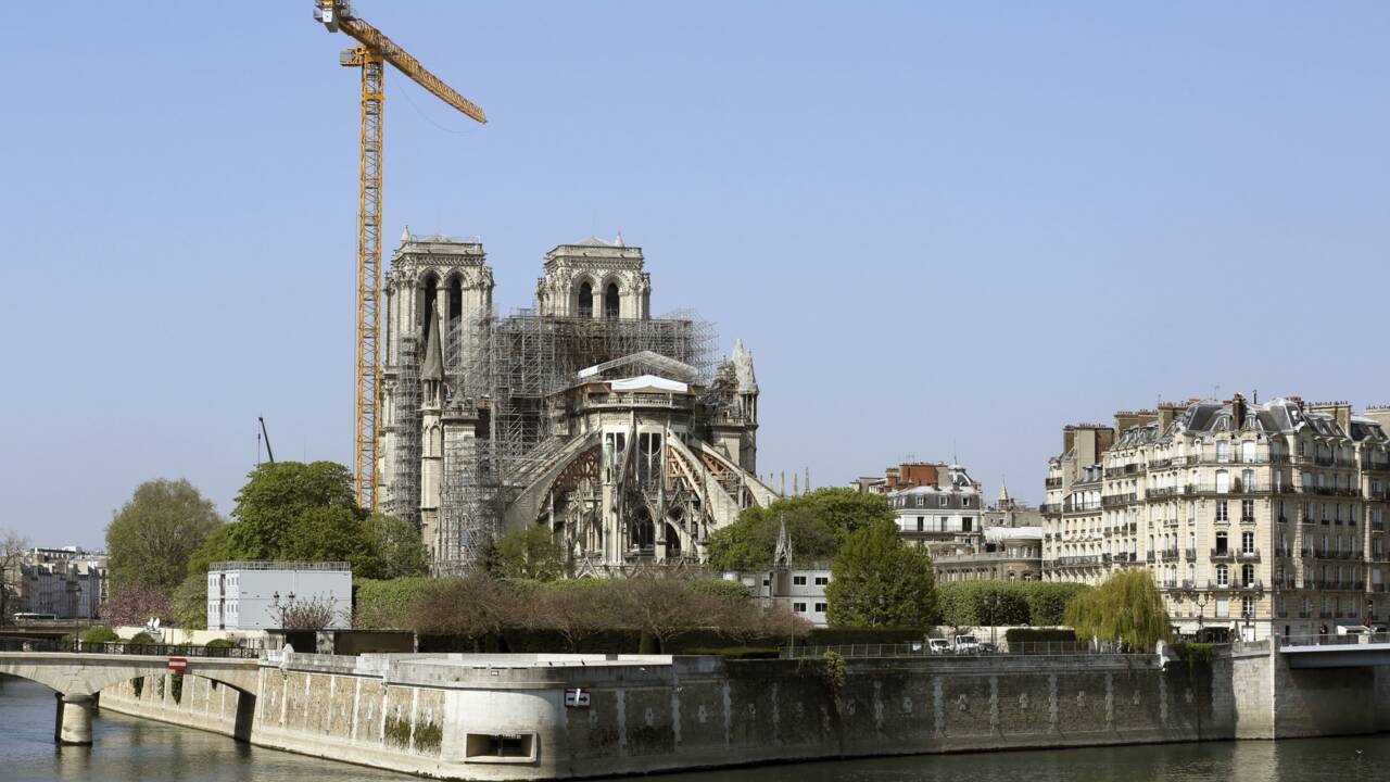 Notre-Dame : "large consensus" pour une reconstruction de la flèche "à
l'identique", selon Bachelot