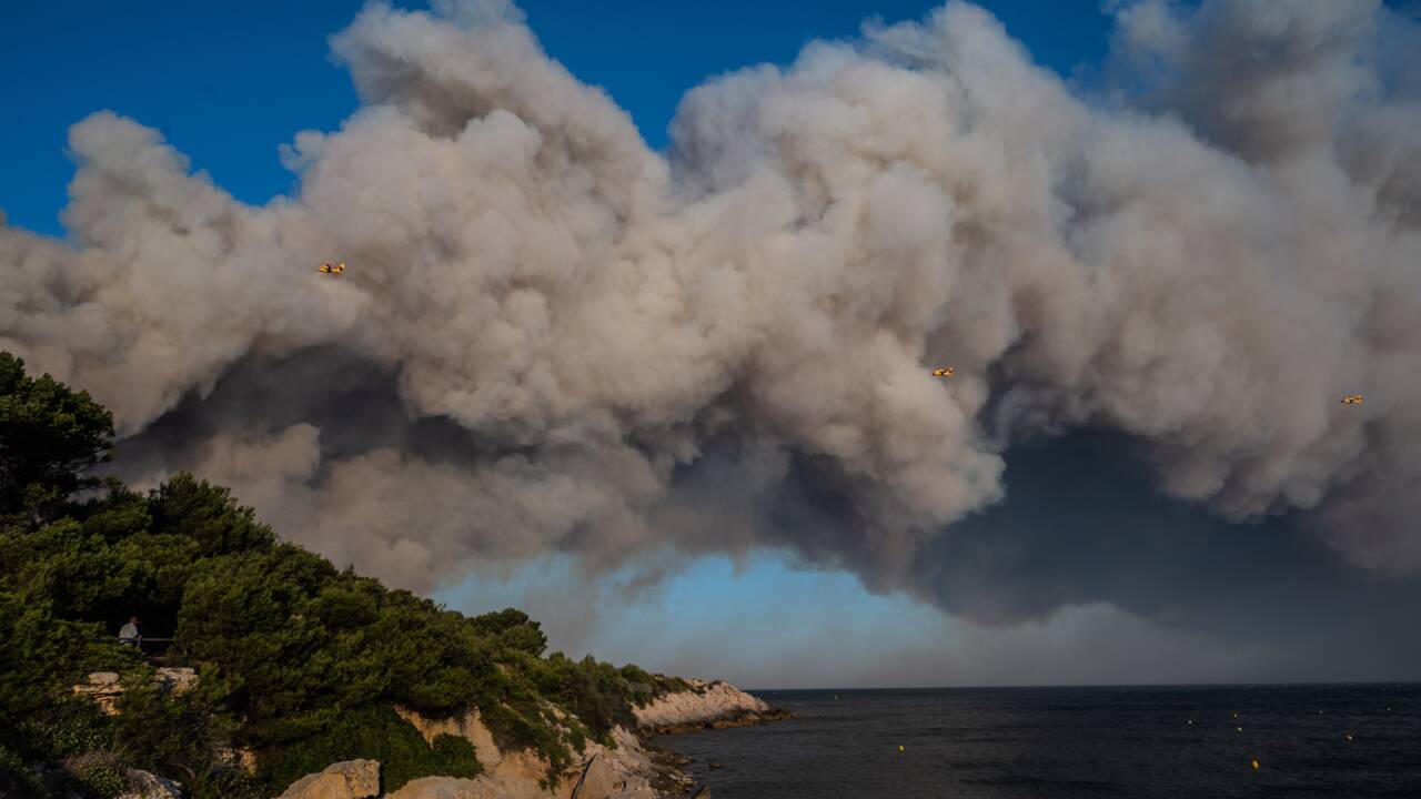 Incendie près de Marseille: 1.200 évacuations avant une nuit de lutte contre le feu