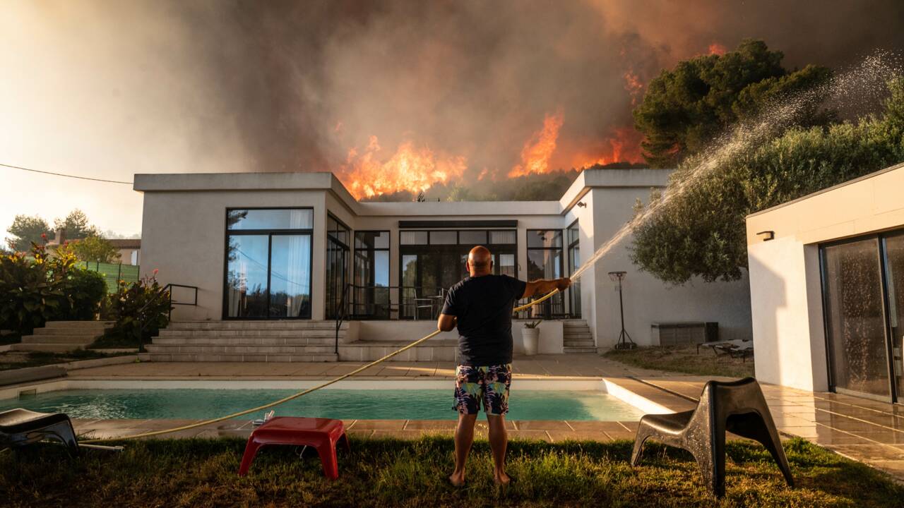 Incendie près de Marseille: 2.700 personnes évacuées, le feu pas encore maîtrisé