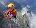 A seulement 3 ans, il devient la plus jeune personne à atteindre le sommet d’une montagne de 3.300 mètres