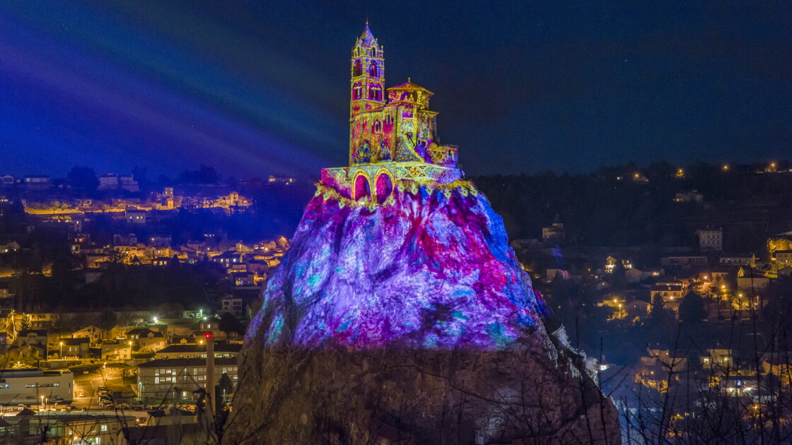 Sept Spectacles Son Et Lumiere A Ne Pas Manquer En France Cet Ete Geo Fr