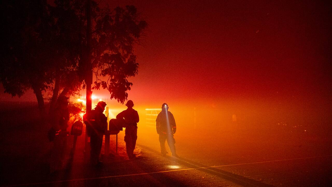 Des incendies ravagent la Californie, des milliers de personnes fuient