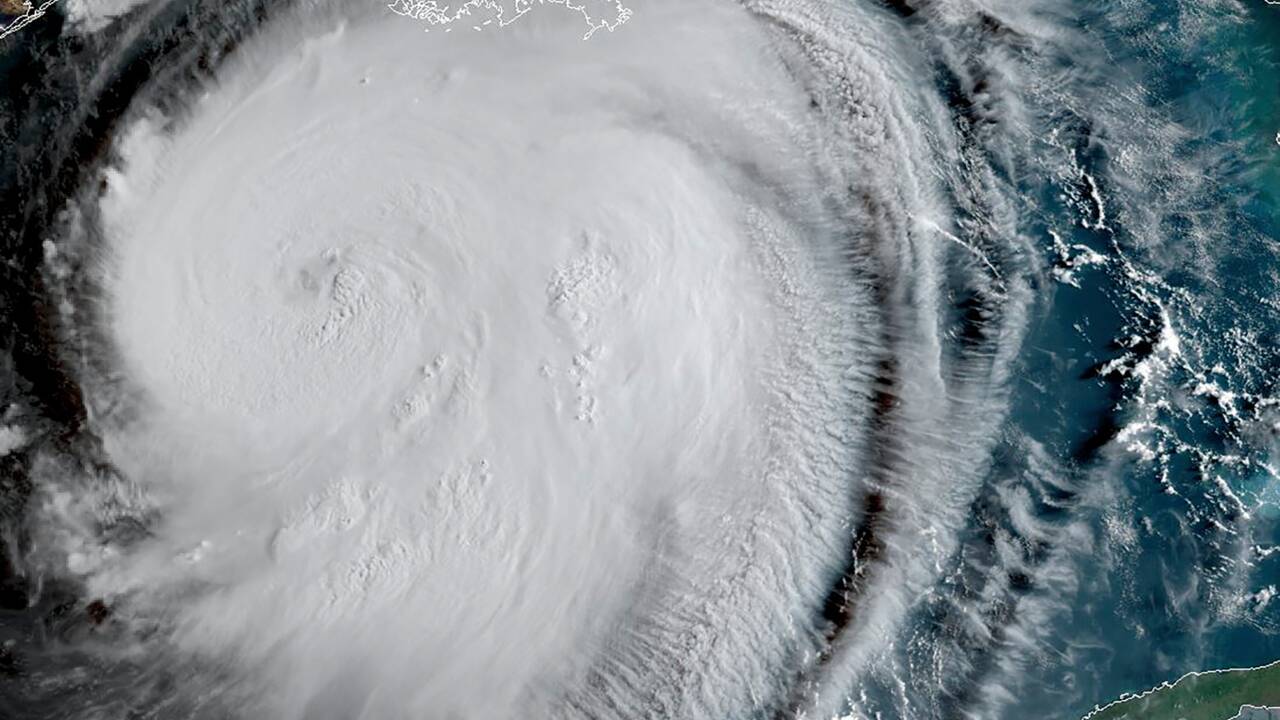 L'ouragan Laura se renforce en catégorie 3 et menace les côtes américaines