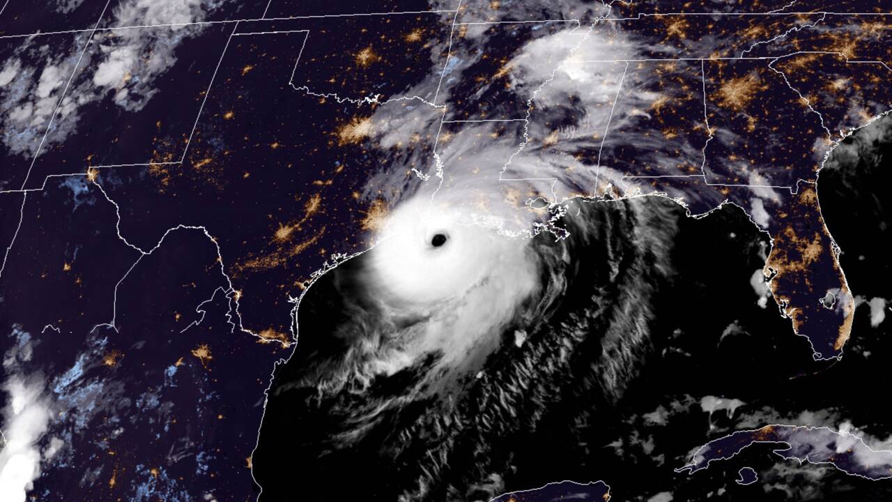 L'ouragan Laura a touché terre aux Etats-Unis, Louisiane et Texas en alerte maximale