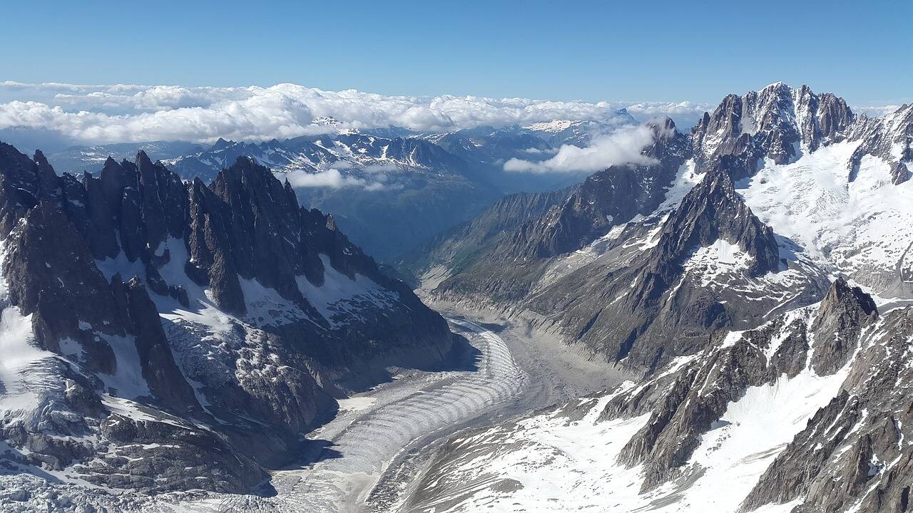 Tourisme : dans la vallée du Mont-Blanc, Megève sourit, Chamonix s'inquiète