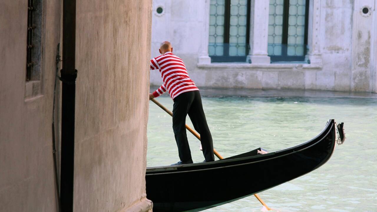 Héros de la lagune, qui sont vraiment les rameurs de Venise ?