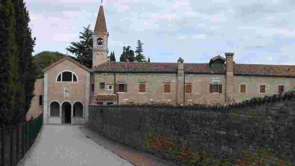 Quelle Est La Difference Entre Une Abbaye Un Monastere Et Un Couvent Geo Fr