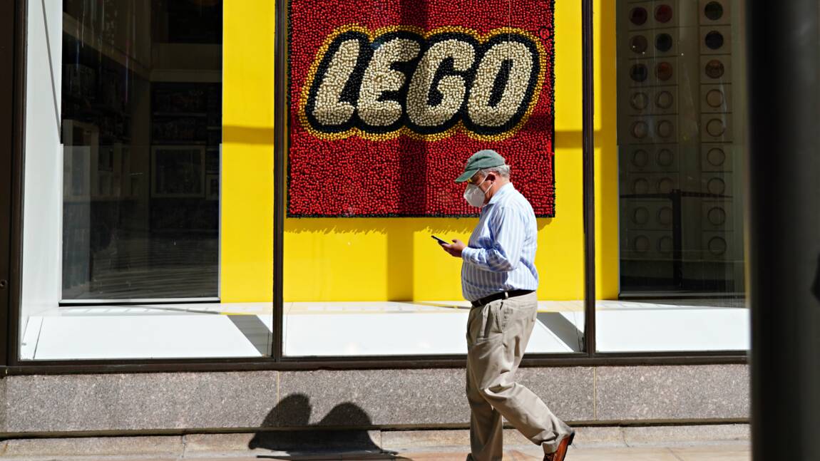 Lego tourne la page des sachets en plastique