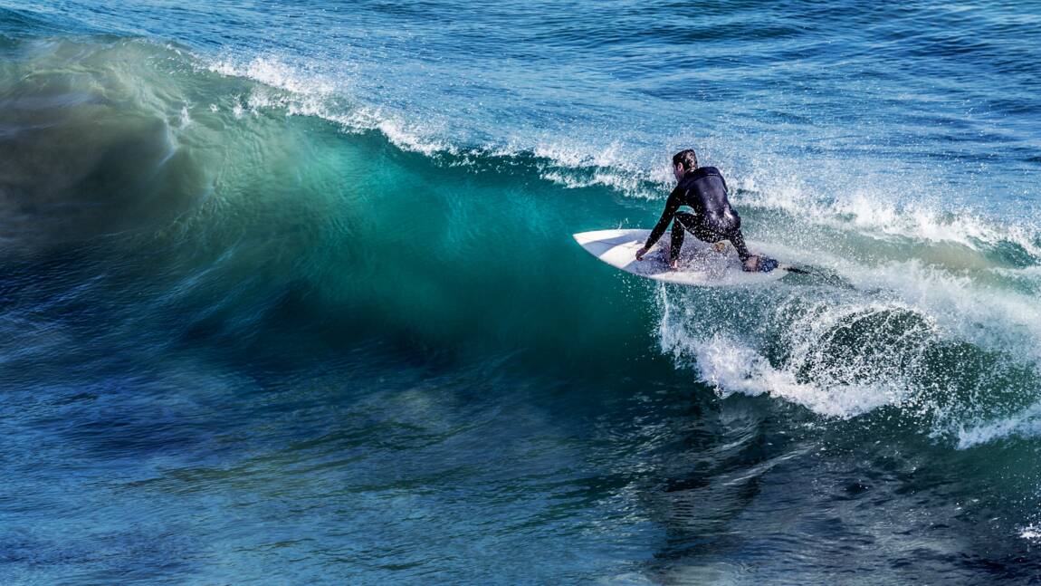 Hawaï : il perd sa planche de surf et la retrouve deux ans plus tard... à 8.000 km