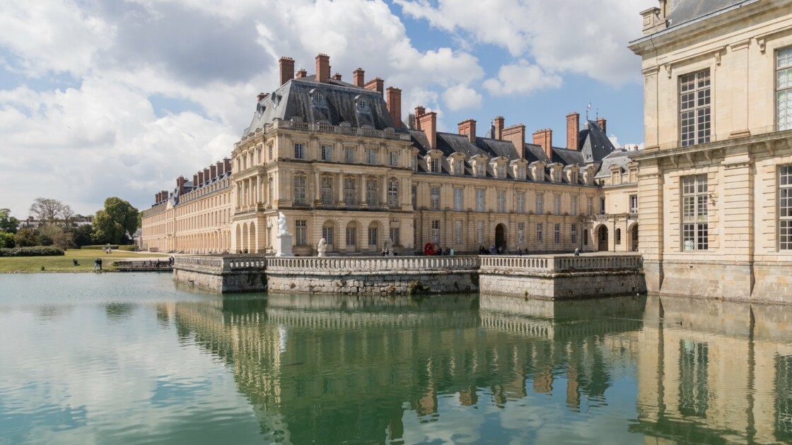 Des Centaines De Meubles D Exception Rejoignent Les Chateaux De Versailles Et Fontainebleau Geo Fr