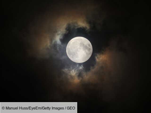 Lune Bleue Le Soir D Halloween Le Ciel Sera Illumine Par Une Pleine Lune Rare Geo Fr