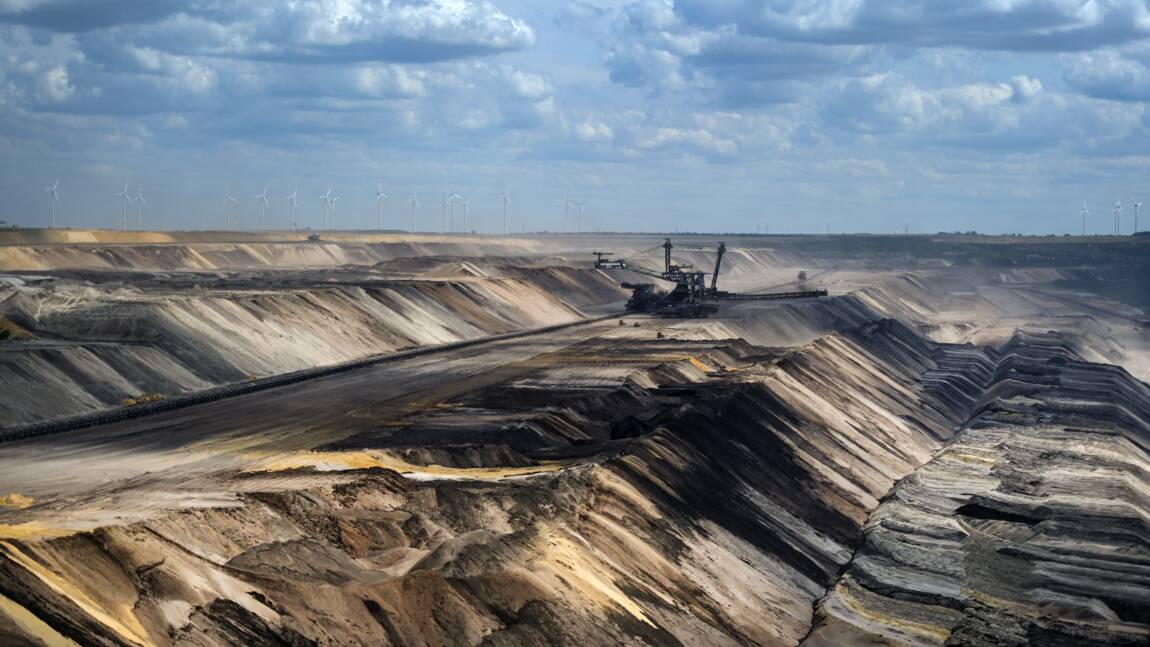 Barclays finance toujours plus les énergies fossiles malgré ses promesses (ONG)