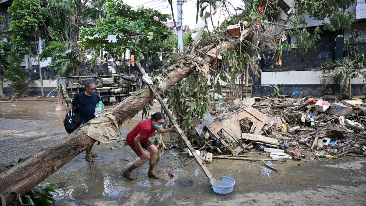 Le bilan du typhon aux Philippines s'alourdit à 14 morts