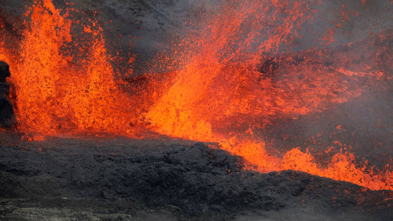 La Réunion : troisième éruption de l’année pour le piton de la Fournaise 
