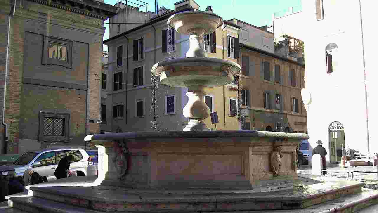 Rome : un touriste américain verbalisé pour avoir mangé une glace au pied d'une fontaine 