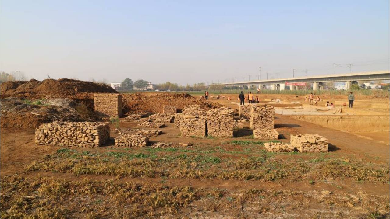 En Chine, des archéologues ont retrouvé la tombe d'un empereur disparu depuis 1800 ans