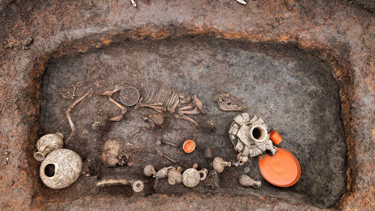 Découverte d'une sépulture d'enfant vieille de 2.000 ans sous l'aéroport de Clermont-Ferrand