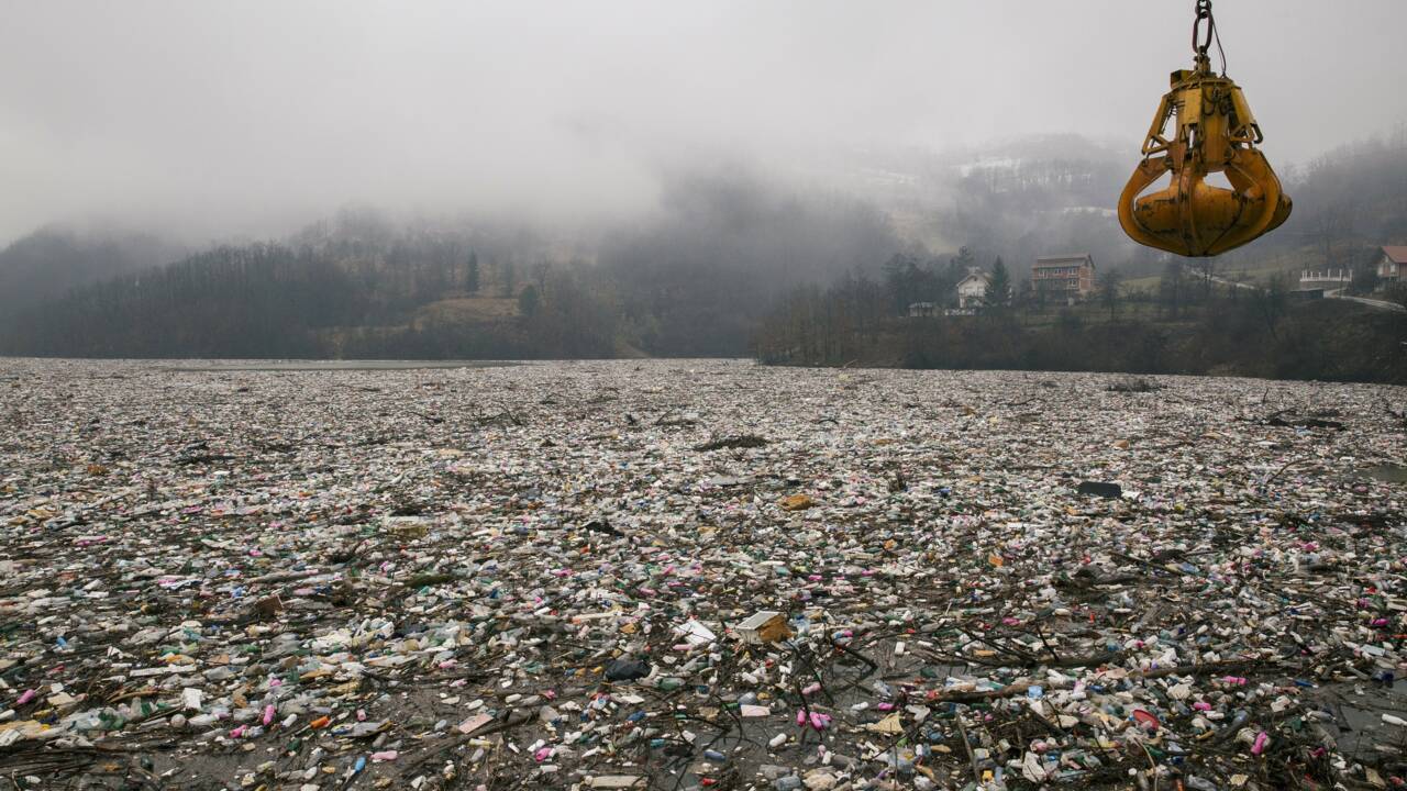 Dans les Balkans, des îlots d'ordures font émerger la crise des déchets