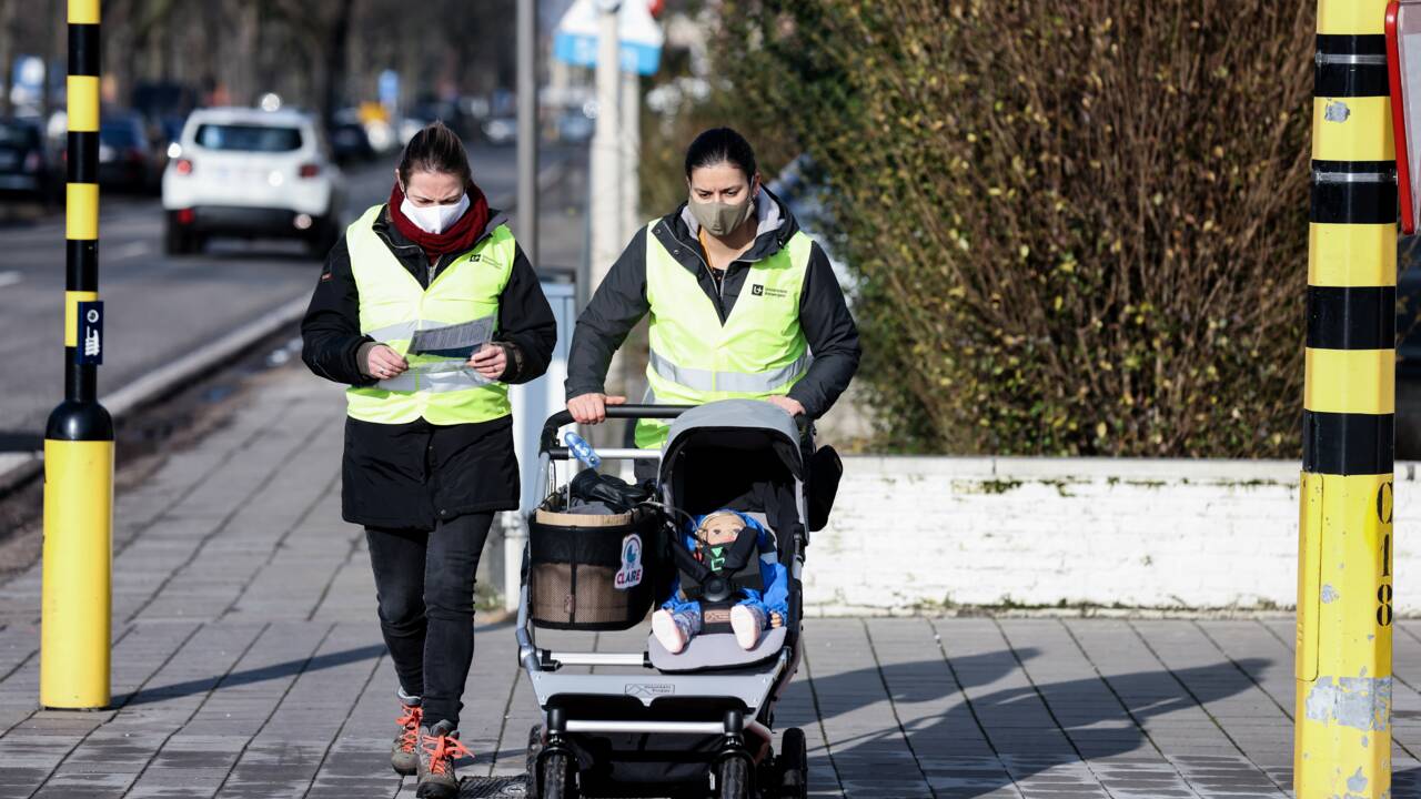 Qualité de l'air : en balade avec Claire, le "bébé témoin" de la pollution à Anvers