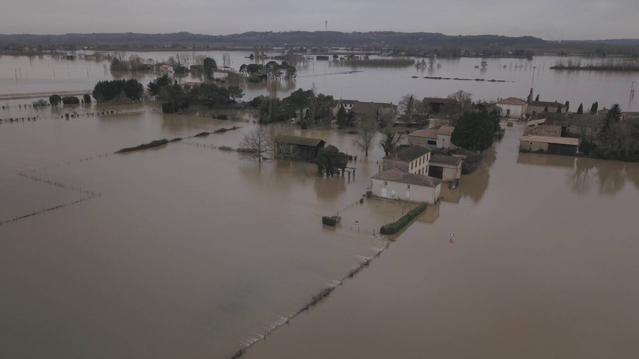 Inondations: Castex en Lot-et-Garonne par "solidarité", la Charente en crue