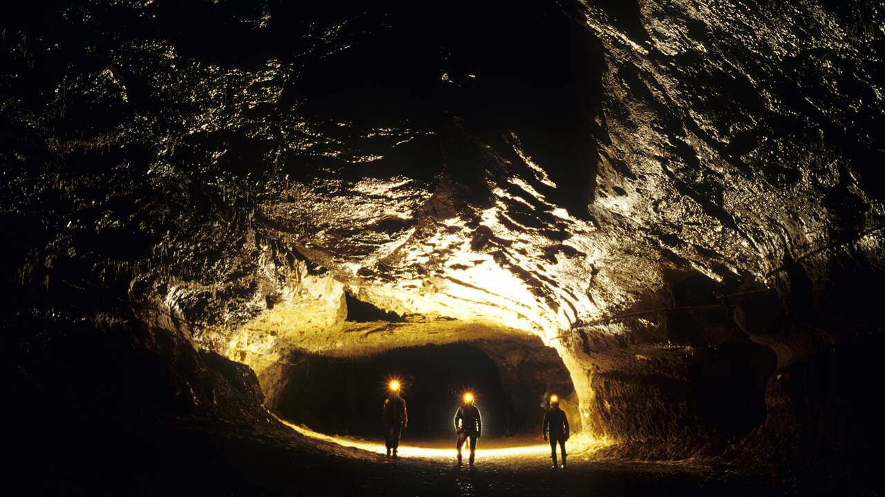 Ces volontaires vont passer 40 jours coupés du monde dans une grotte de l'Ariège