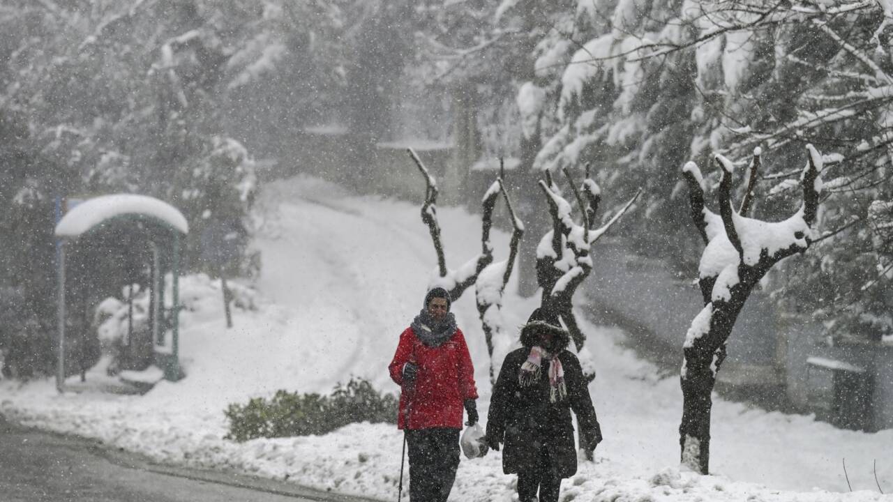 A Athènes, l'Acropole s'est réveillée sous un manteau de neige