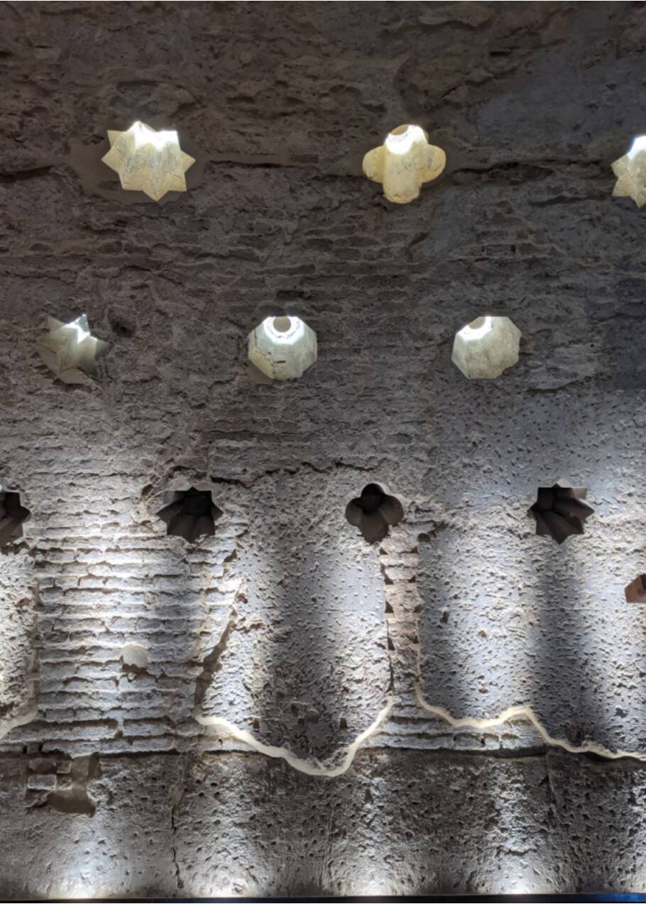 Un hammam islamique du XIIe siècle découvert par hasard dans un bar de Séville