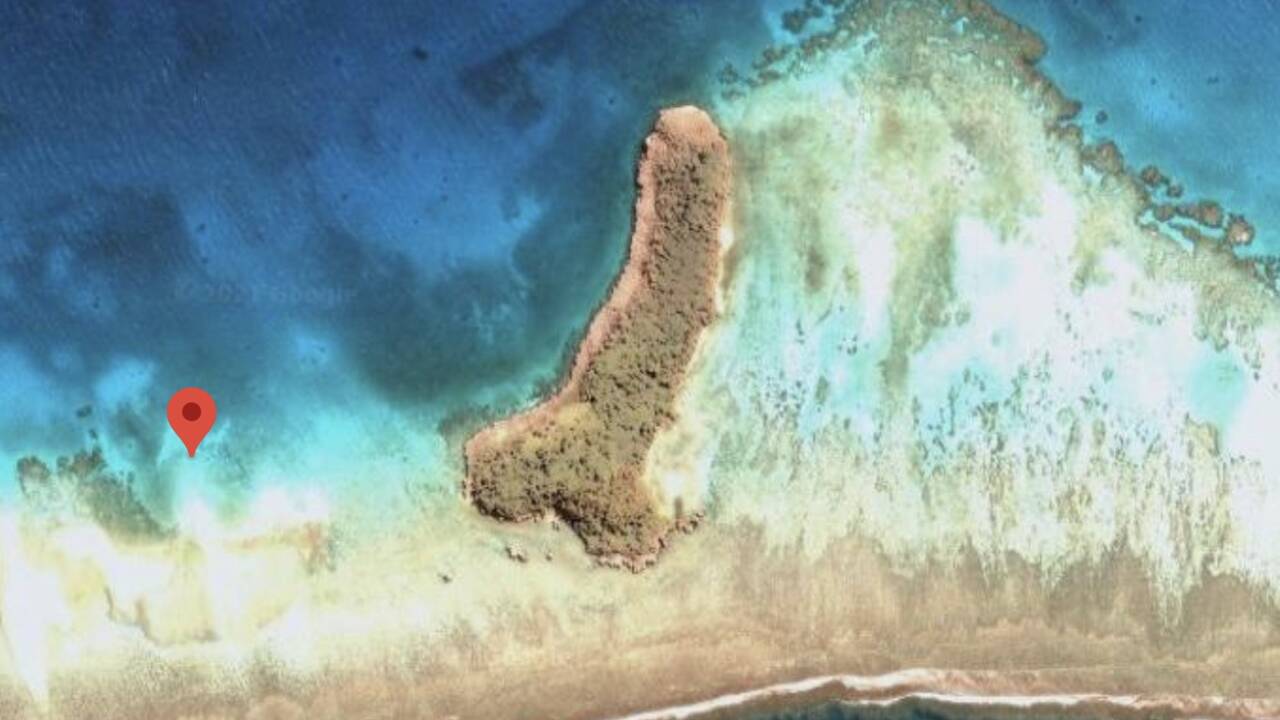Une Américaine fan de Google Earth découvre une île à la forme... très suggestive !