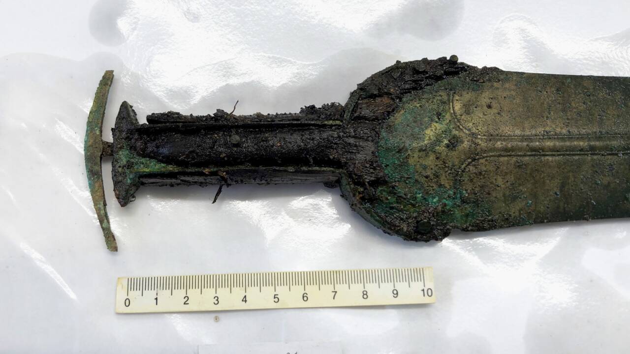 Une épée de l'âge de bronze extrêmement bien conservée découverte au Danemark
