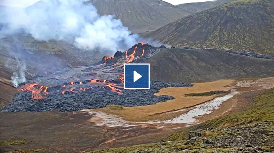 En Islande Les Premieres Images De L Eruption De Lave D Un Volcan Endormi Depuis 800 Ans Geo Fr