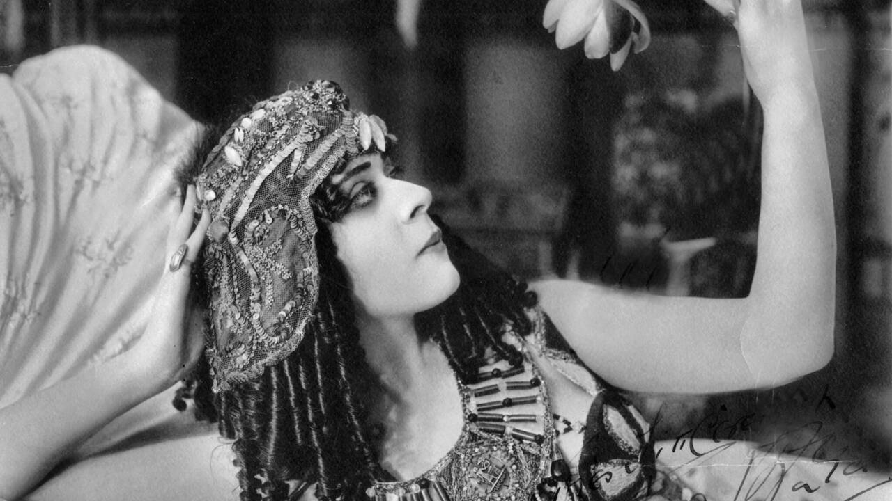 Cléopâtre : de Sarah Bernhardt à Elizabeth Taylor, celles qui l’ont incarnée