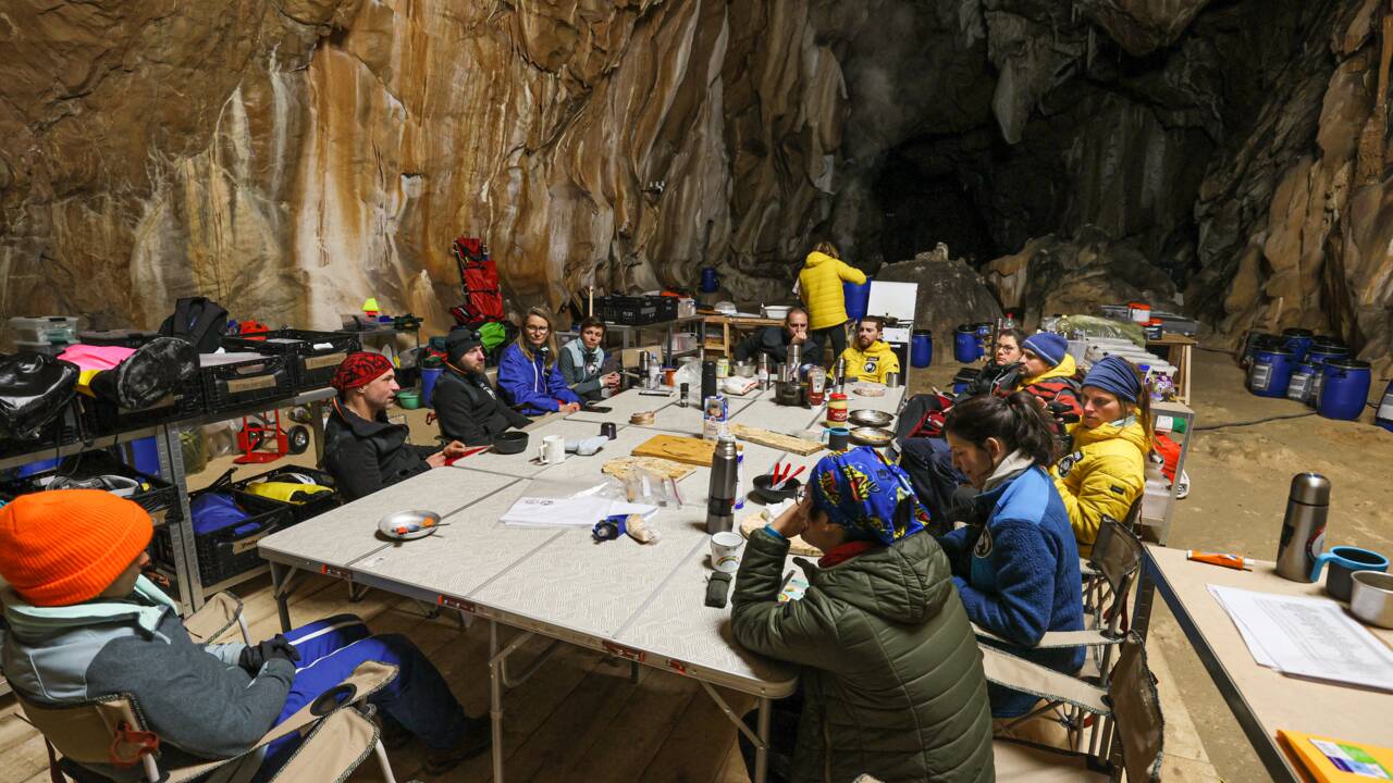 Deep Time : quarante jours après, les volontaires sont sortis de la grotte de Lombrives