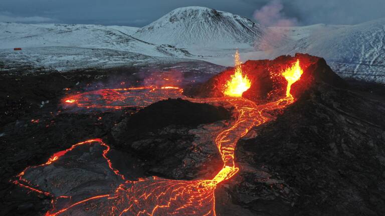 Hawaii Les Images Spectaculaires D Une Fontaine De Lave Du Volcan Kilauea Geo Fr